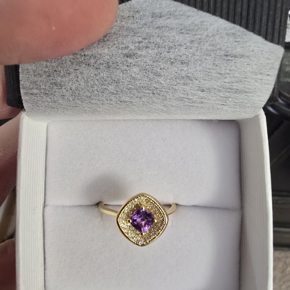 Elegant Gold Ring, Natural Amethyst and White Topaz.